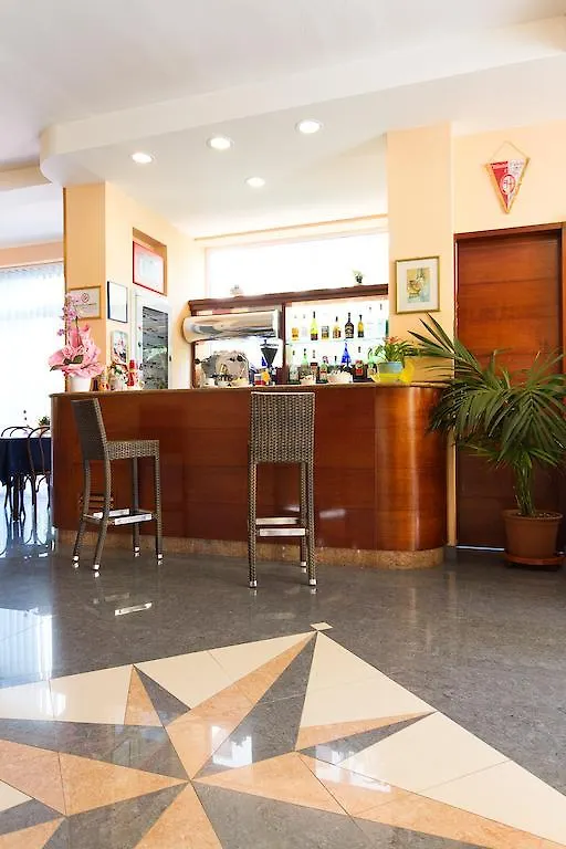 Hotel Ivonne Garni Rimini 2*,