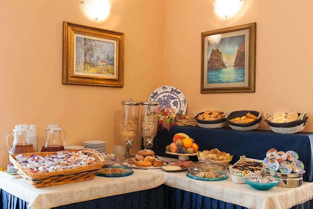 Hotel Ivonne Garni Rimini 2*,