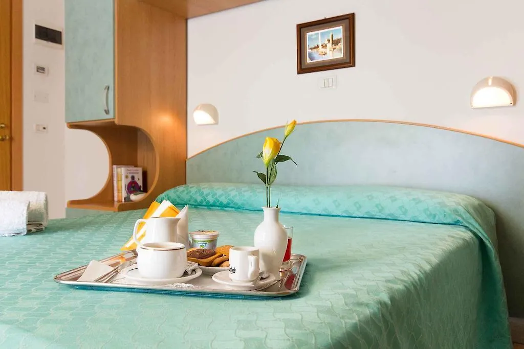 Hotel Ivonne Garni リミニ イタリア
