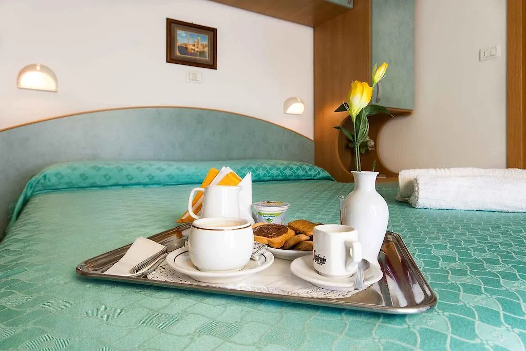 Hotel Ivonne Garni リミニ 2*,  イタリア